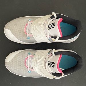 Nike Kyrie Flytrap 3. Youth Basketball shoes